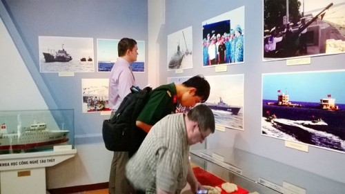 Exhibition ‘Hoang Sa, Truong Sa-Vietnam’s sovereignty’ - ảnh 1